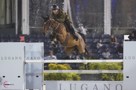 Shane Sweetnam jumping over a jump aboard Hearts on Fire at the Great Charity Challenge.